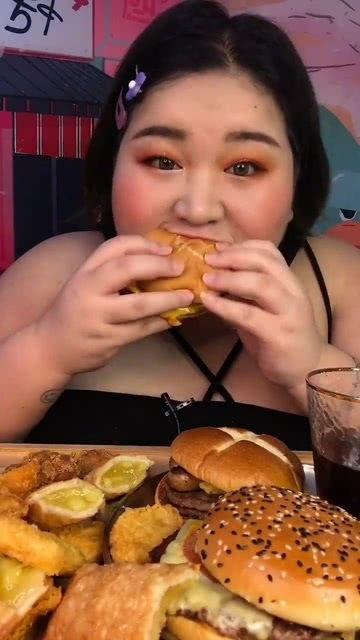 吃汉堡的视频,味蕾之旅，一网打尽美味瞬间